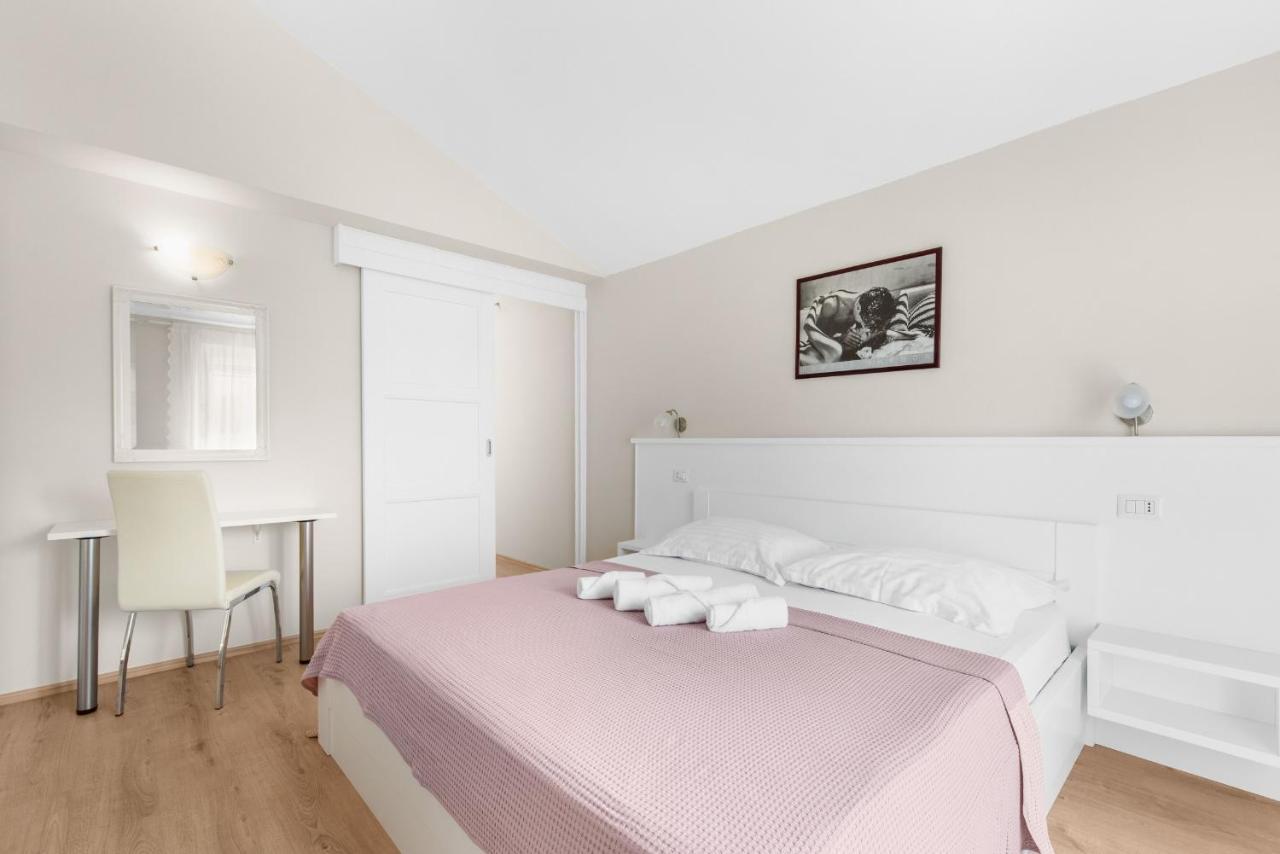 Villa Hope - Apartments With Shared Pool Poreč Zewnętrze zdjęcie