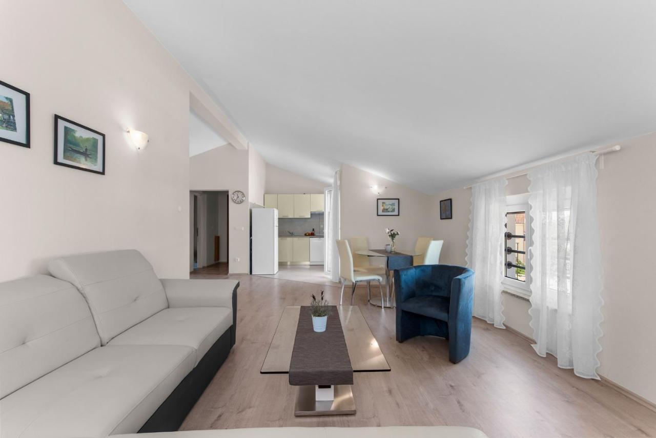 Villa Hope - Apartments With Shared Pool Poreč Zewnętrze zdjęcie