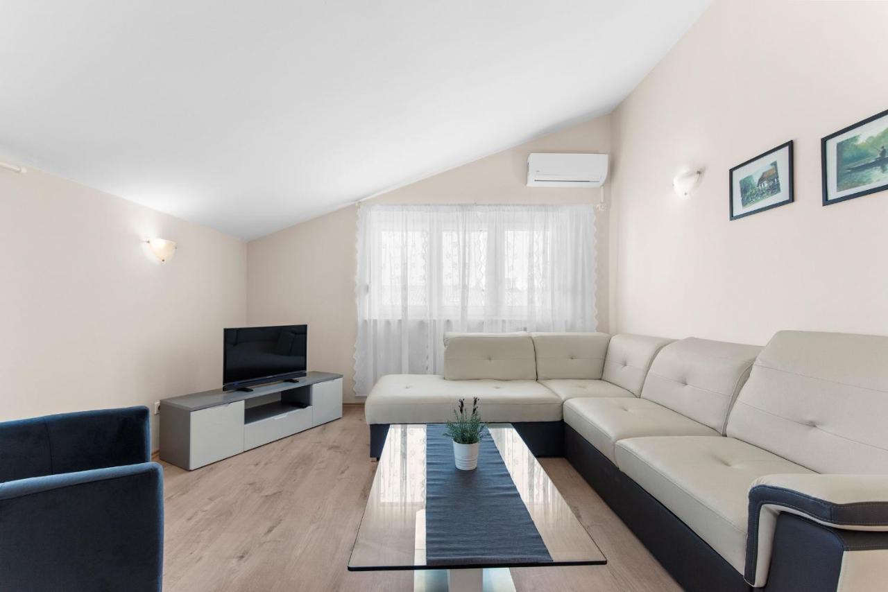 Villa Hope - Apartments With Shared Pool Poreč Zewnętrze zdjęcie