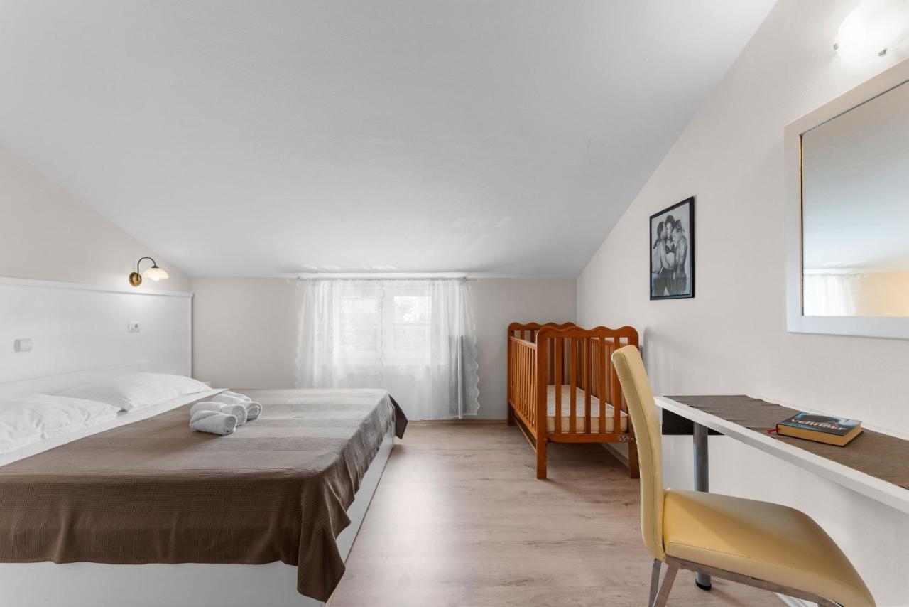 Villa Hope - Apartments With Shared Pool Poreč Zewnętrze zdjęcie